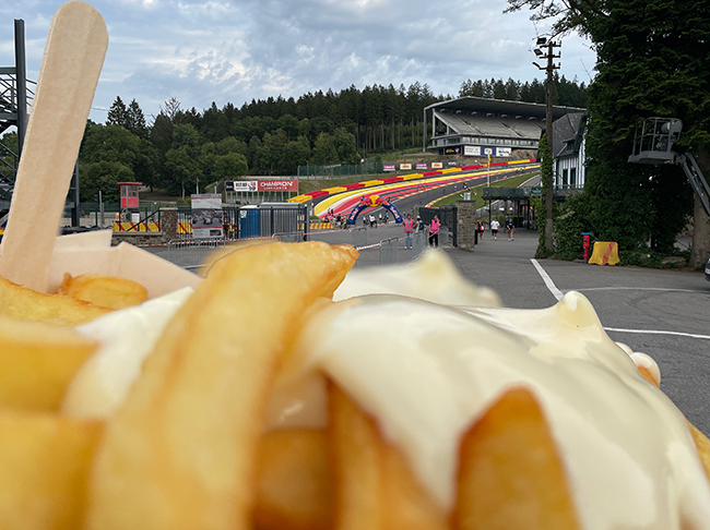 Spa - Pommes und Eau Rouge