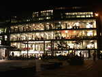 Mayersche bei Nacht