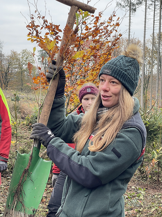 Pflanzaktion im Aachener Wald - Anja Wiese