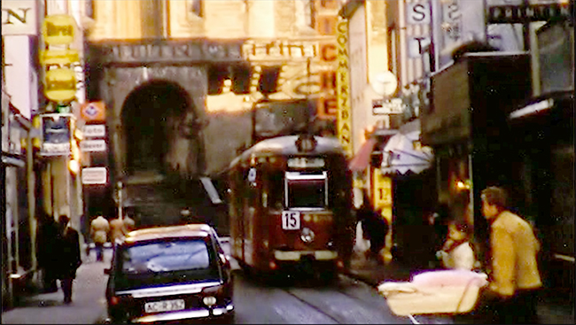 Straßenbahn in der unteren Adalbertstraße